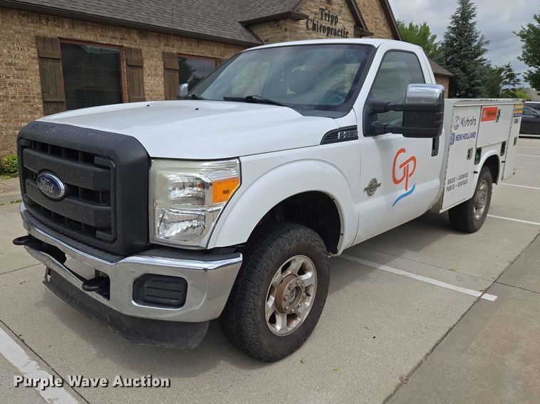 2013 Ford F250 Super Duty utility bed pickup truck - EW0285