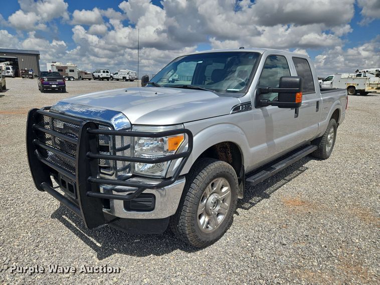 2015 Ford F250 Super Duty Crew Cab pickup truck - EW0462