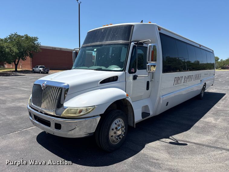2004 International 3200 shuttle bus - EW4114