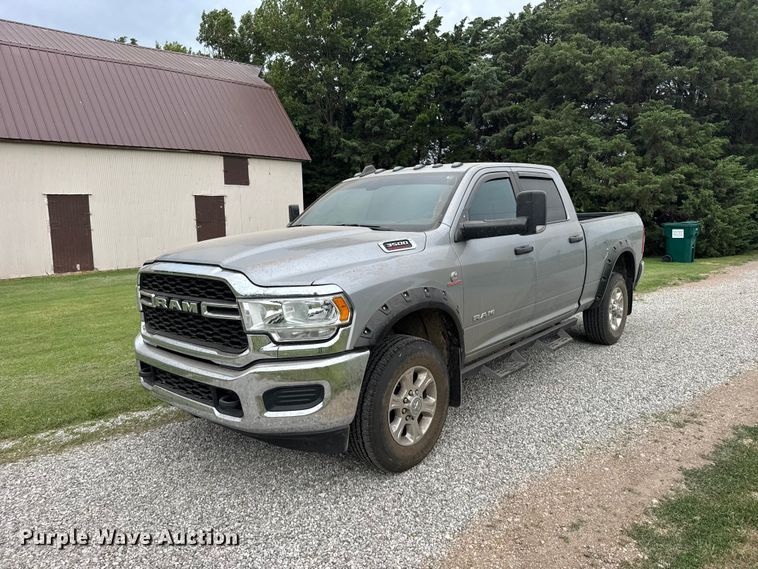 2022 RAM 3500 Heavy Duty Crew Cab pickup truck - EW4942
