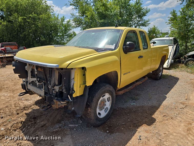 2012 Chevrolet Silverado 2500HD Ext. Cab pickup truck - EW8614