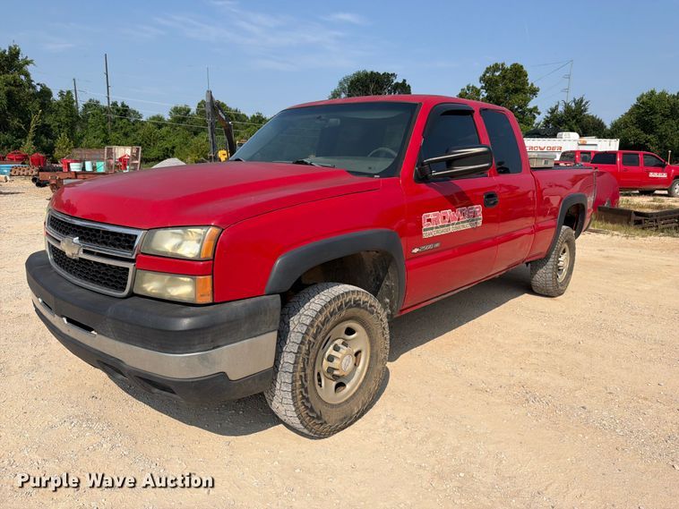 2006 Chevrolet Silverado 2500HD Ext. Cab pickup truck - EX2583