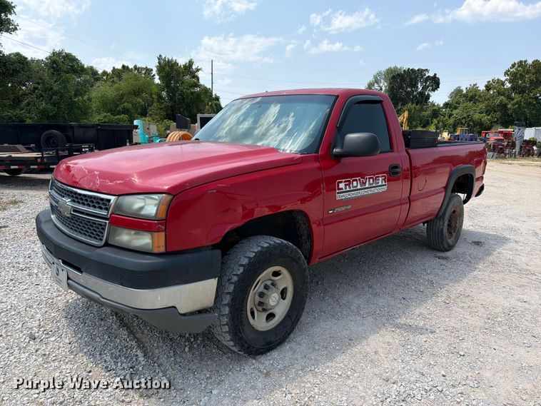 2005 Chevrolet Silverado 2500HD pickup truck - EX2586