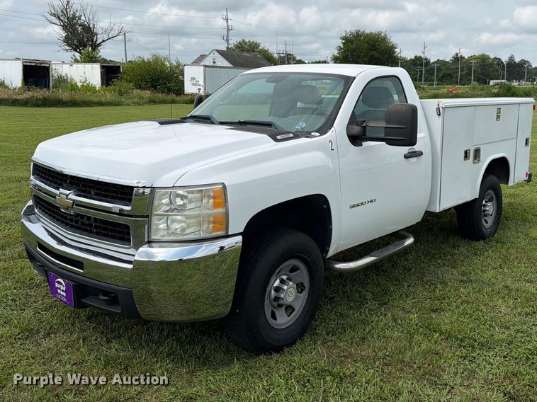 2010 Chevrolet Silverado 3500HD utility bed pickup truck - EX4562