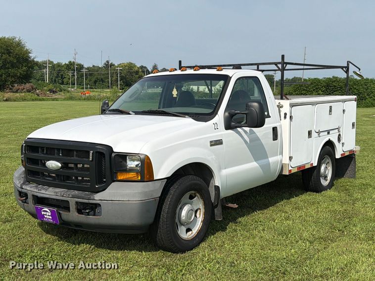2006 Ford F350 Super Duty utility bed pickup truck - EX4565
