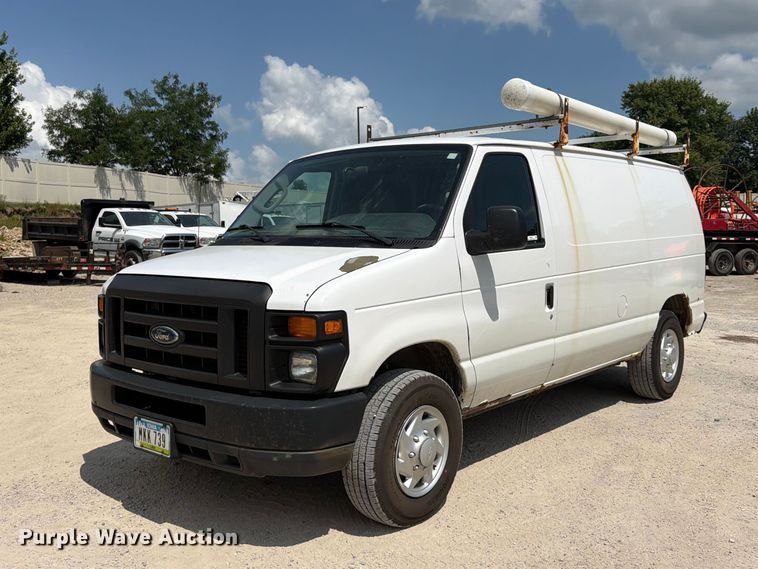 2011 Ford E250 van - FB5810