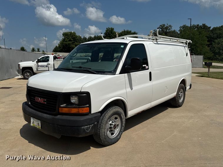 2014 GMC Savana G2500 van - FB5811