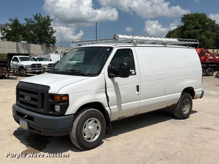 2014 Ford E250 van - FB5812