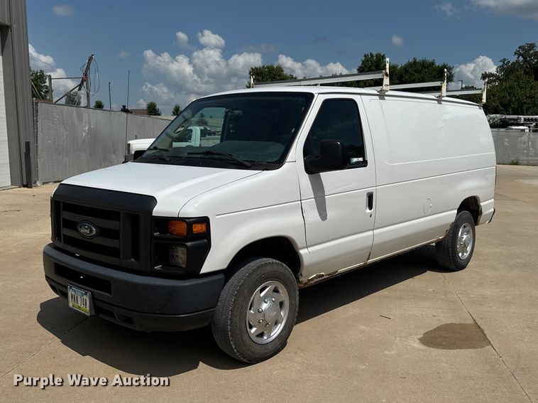 2013 Ford E250 van - FB5820