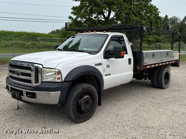 2006 Ford F550 flatbed truck - FB5835