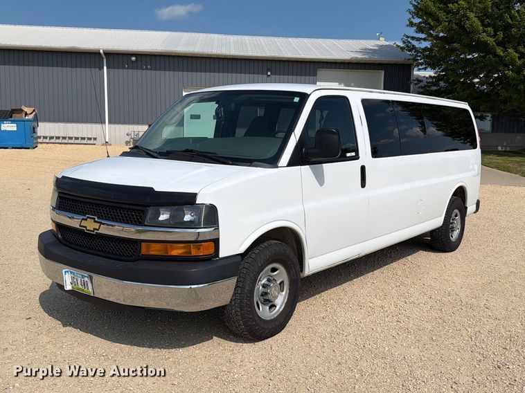 2014 Chevrolet Express 3500 van - FB5862