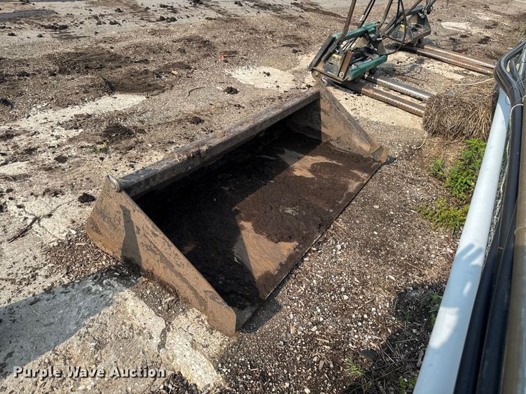 Skid steer bucket - FB5918
