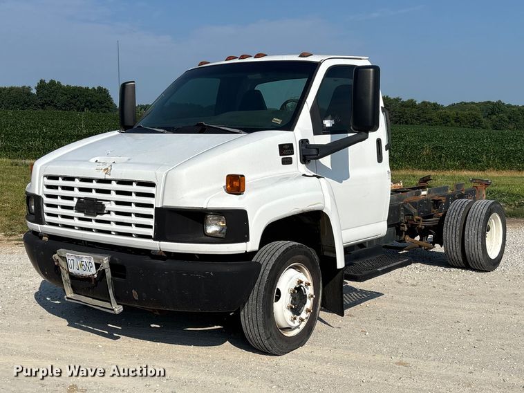 2003 Chevrolet C4500 truck cab and chassis - FC1963