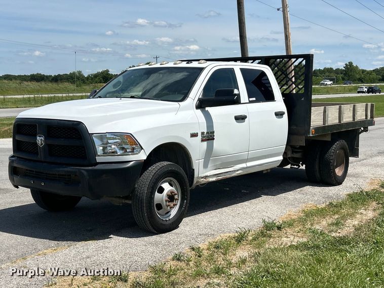 2015 RAM 3500 Heavy Duty Crew Cab flatbed pickup truck - FC2801
