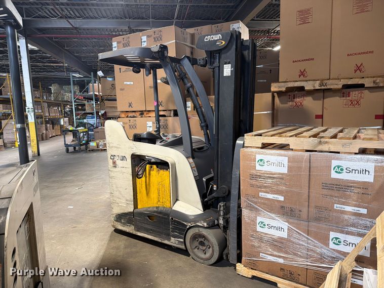 2019 Crown RC5545-40 forklift - FC3259