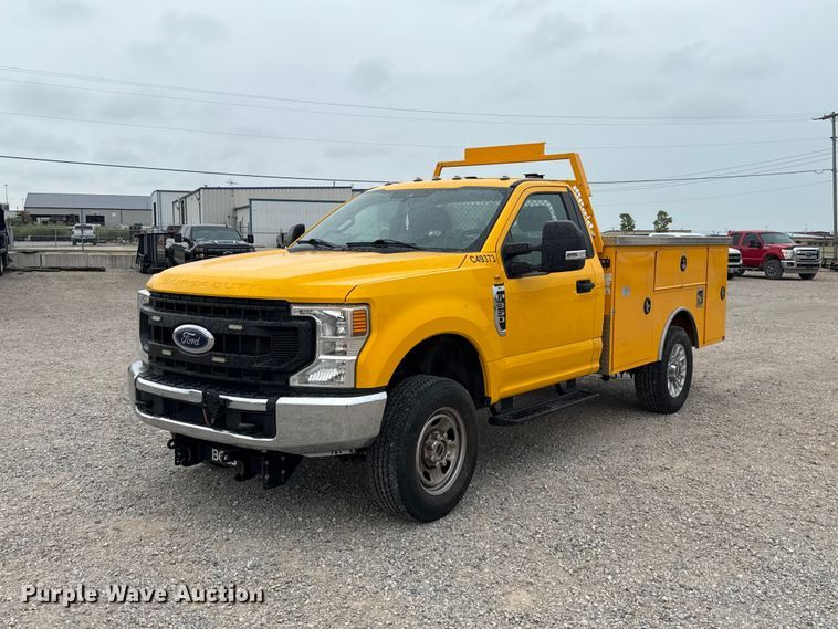 2022 Ford F350 Super Duty utility bed pickup truck - FC4042