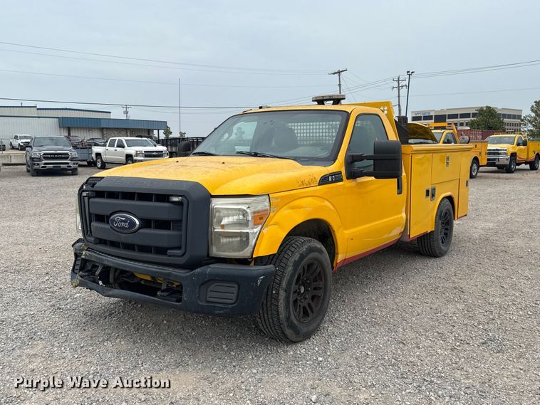 2015 Ford F350 Super Duty utility bed pickup truck - FC4045