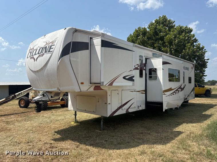 Heartland 3914 Cyclone toy hauler camper - FC4110