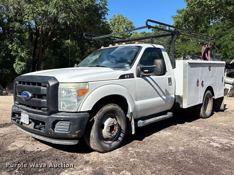 2011 Ford F350 Super Duty utility bed pickup truck - FC4703