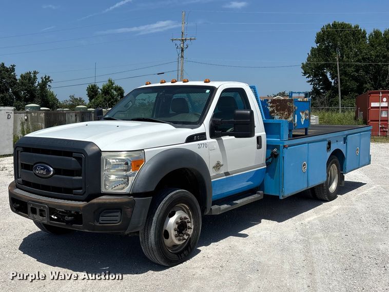 2012 Ford F550 Super Duty XL flatbed truck - FG0557