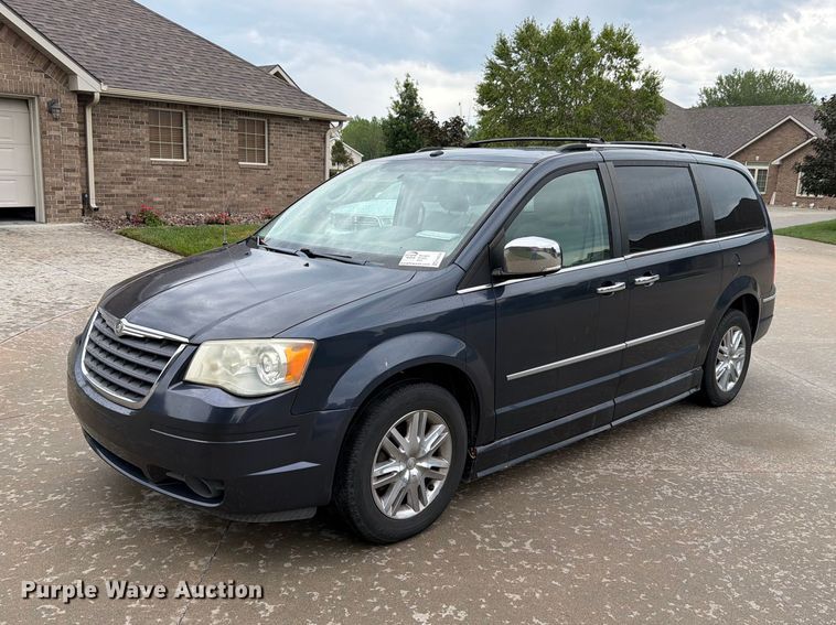 2008 Chrysler Town & Country Limited  handicap accessible van - FH6244