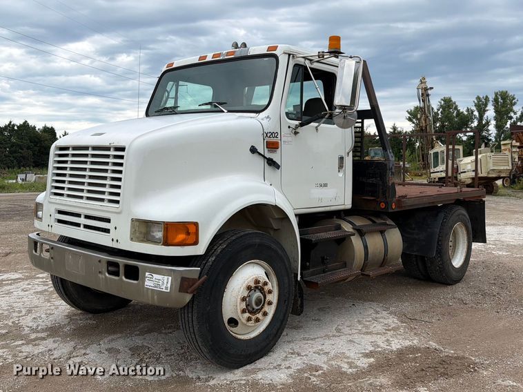 1994 International 8100 flatbed truck - FH6245
