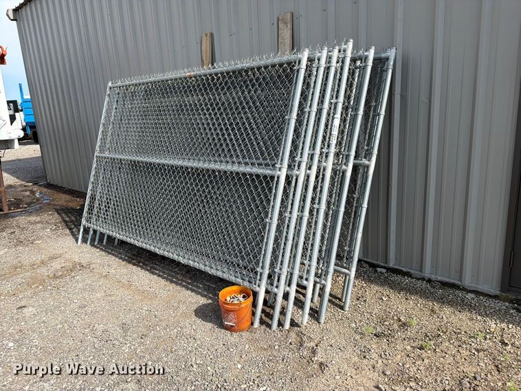Approximately (12) chain link fence panels - FI0295