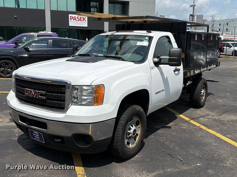 2013 GMC Sierra 2500HD flatbed pickup truck - FI1008