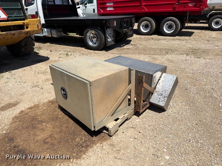 (2) toolboxes - FK3219