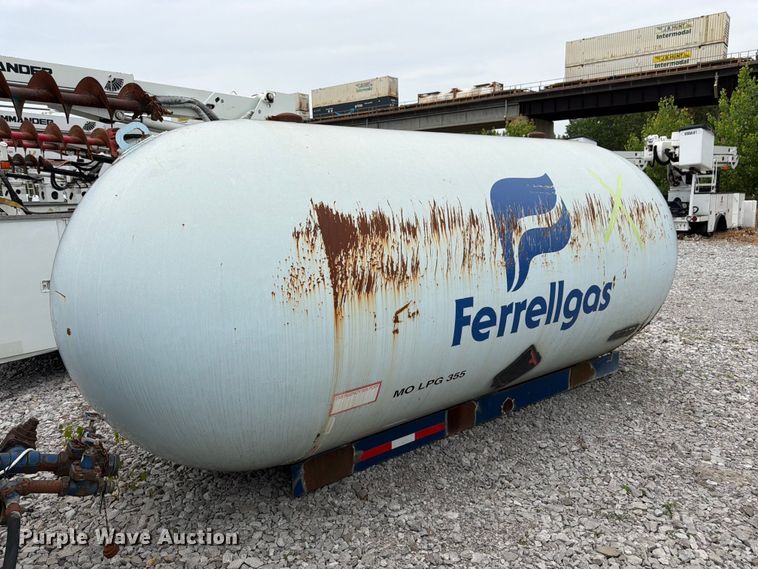 1982 Arrow propane tank - FK3253