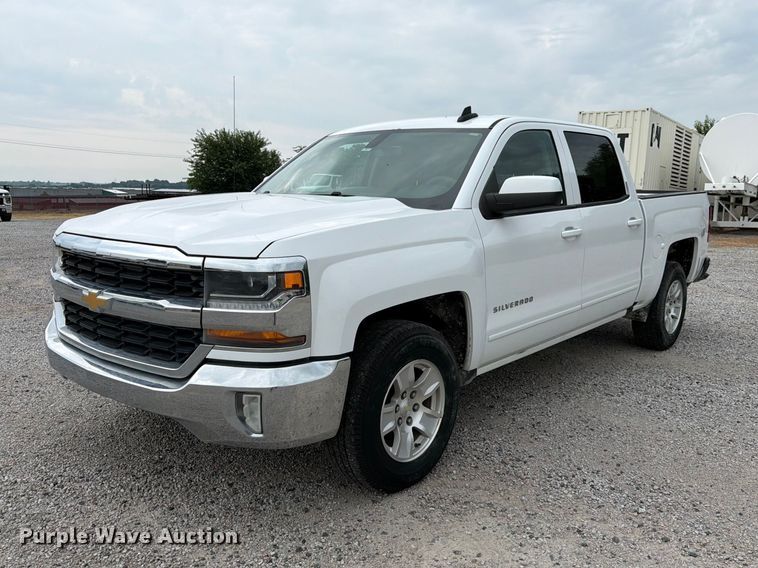 2016 Chevrolet Silverado 1500 Crew Cab pickup truck - FK3535