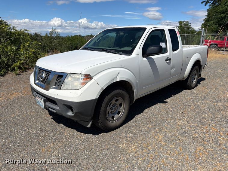 2014 Nissan Frontier Ext. Cab pickup truck - FK4525