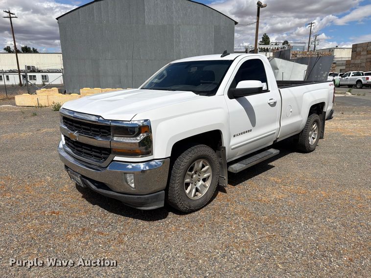 2016 Chevrolet Silverado 1500 pickup truck - FK4532