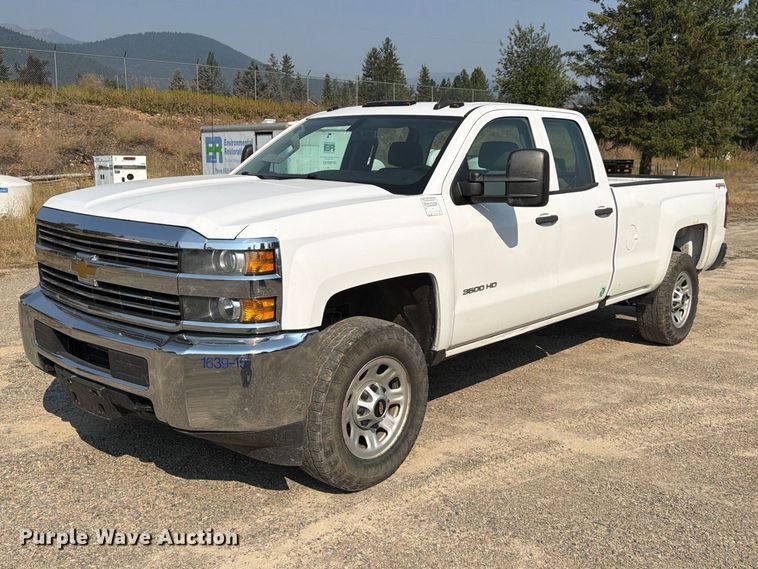 2016 Chevrolet Silverado 3500HD Ext. Cab pickup truck - FK4561