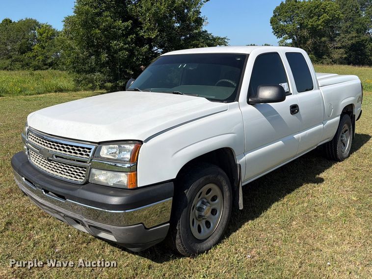 2006 Chevrolet Silverado Ext. Cab pickup truck - FN2524