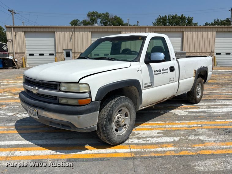2001 Chevrolet Silverado 2500 pickup truck - FP3004