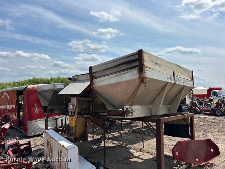 (3) salt spreaders - FT6104