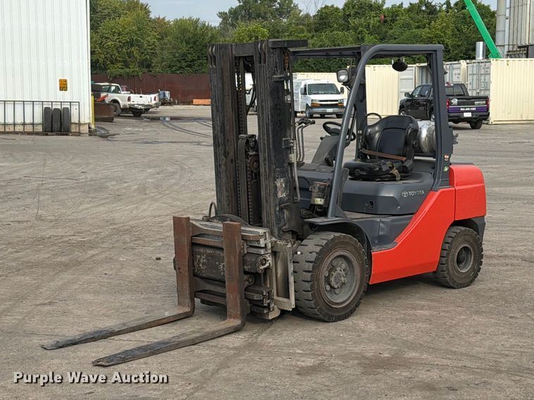 Toyota 8FGU30 forklift - FT6133