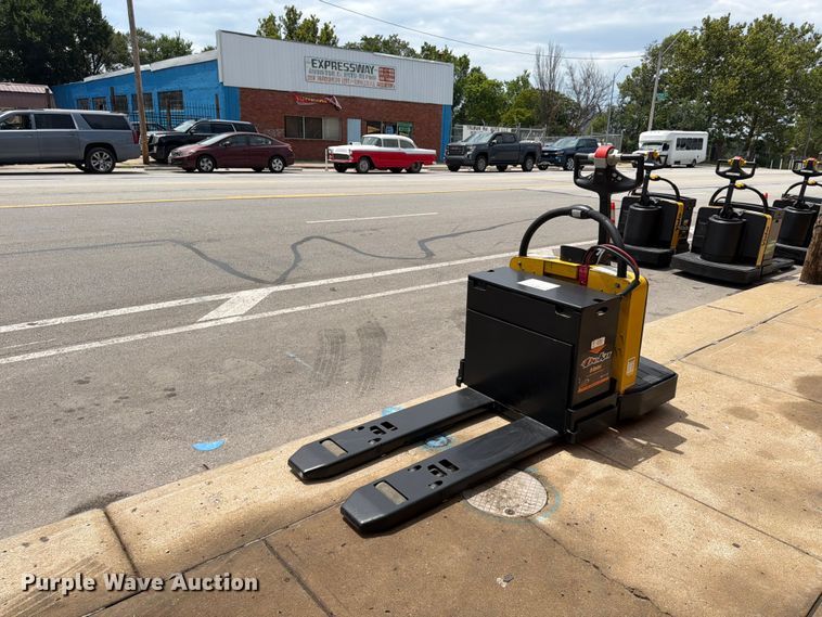 2014 Yale MPE060LFN24T2748 pallet jack - FU4506