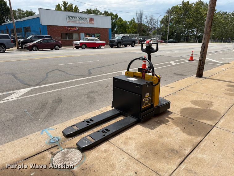 2013 Yale MPE060LFN2AT27 pallet jack - FU4510