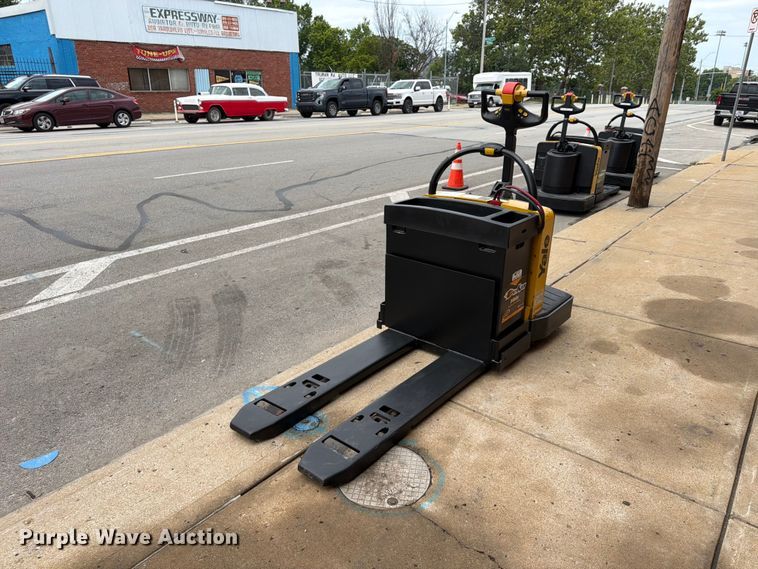2010 Yale MPE060LFN24T2748 pallet jack - FU4511