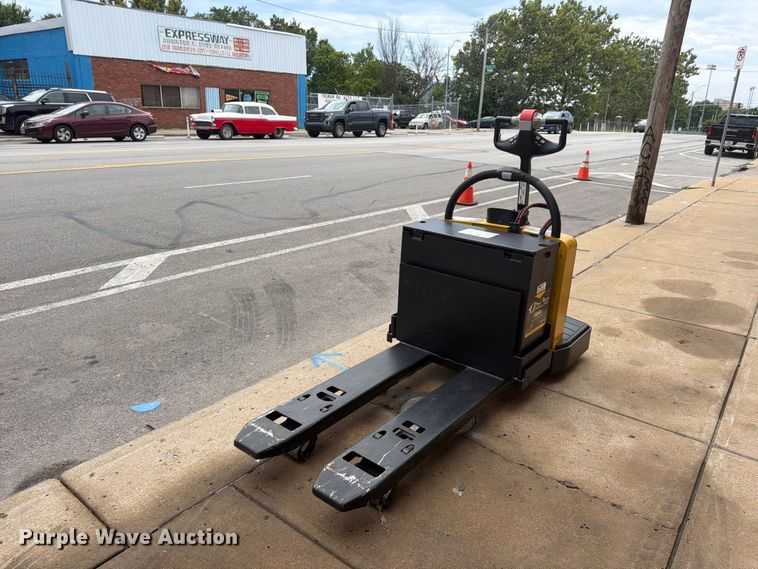 2014 Yale MPE060LFN24T2748 pallet jack - FU4515