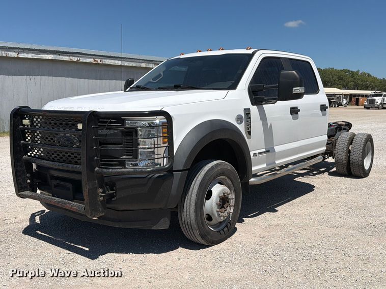 2019 Ford F550 Super Duty Crew Cab truck cab and chassis - MZ9837