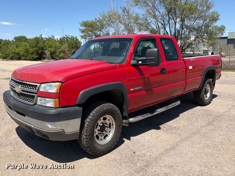2005 Chevrolet Silverado 2500HD Ext. Cab pickup truck - NJ9046