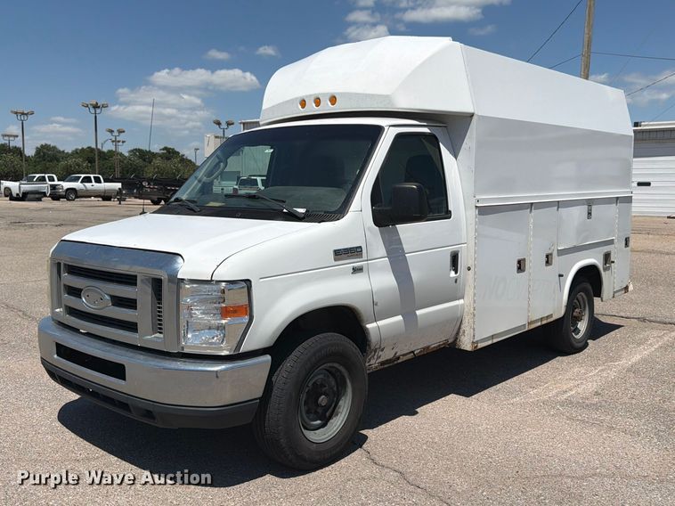 2010 Ford E350 Super Duty utility van - NJ9061