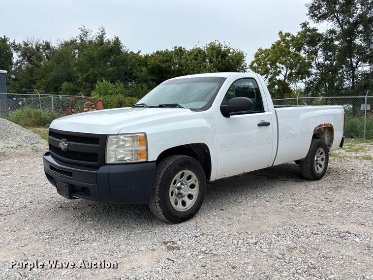 2011 Chevrolet Silverado 1500 pickup truck - NM9865