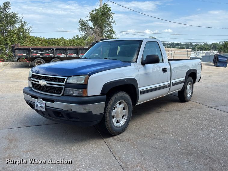 2006 Chevrolet Silverado 1500 pickup truck - NM9867