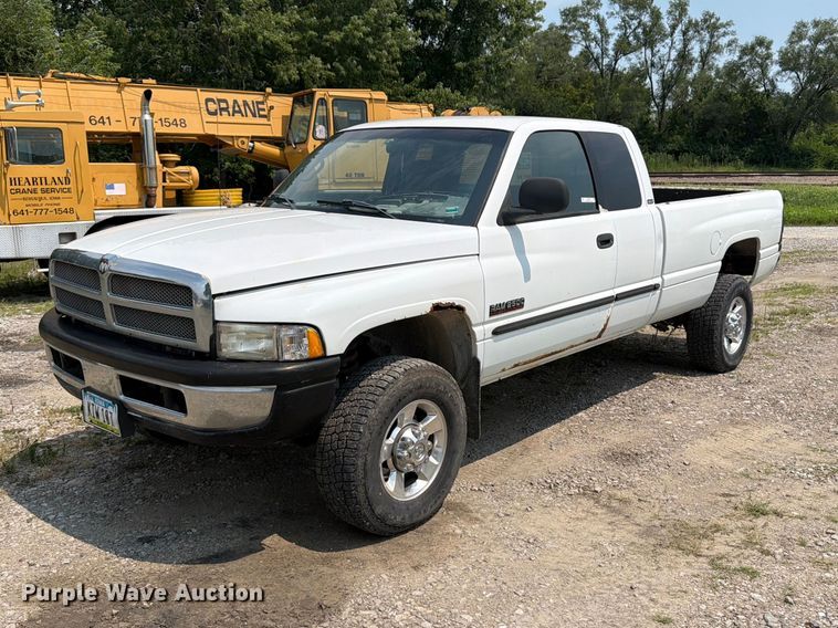 2001 Dodge Ram 2500 Ext. Cab pickup truck - OE9676