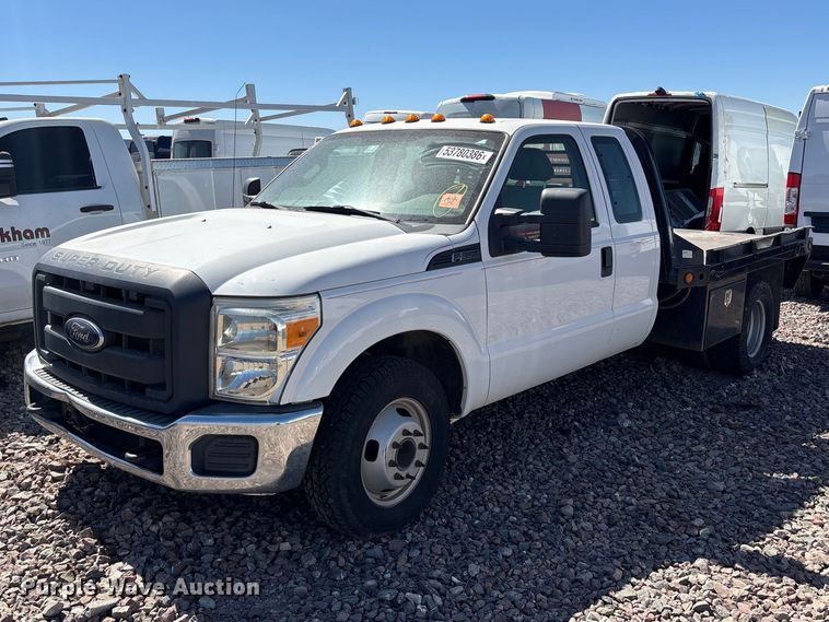 2012 Ford F350 Super Duty Ext. Cab flatbed pickup truck - YA3561