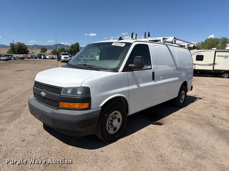 2020 Chevrolet Express 2500 van - YA3786